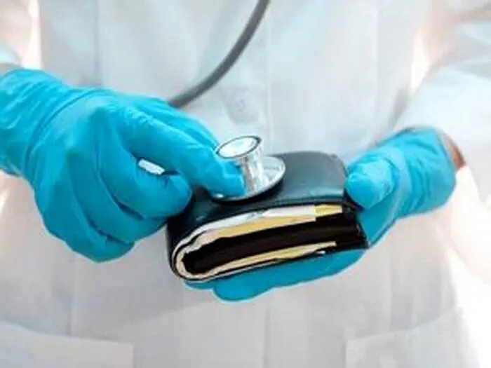  مردم برای دادن پول زیر میزی به پزشکان دنبال وام هستند!

