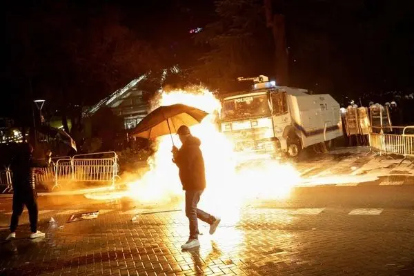 درگیری خشن پلیس آلبانی با معترضان