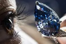 حلقه الماس آبی کمیاب ۲۵ میلیون دلار به فروش رسید