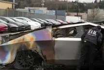 آتش‌سوزی بزرگ در نمایندگی تسلا