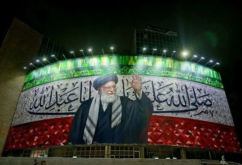 جدیدترین دیوارنگاره میدان ولیعصر با تصویری از رهبر معظم انقلاب