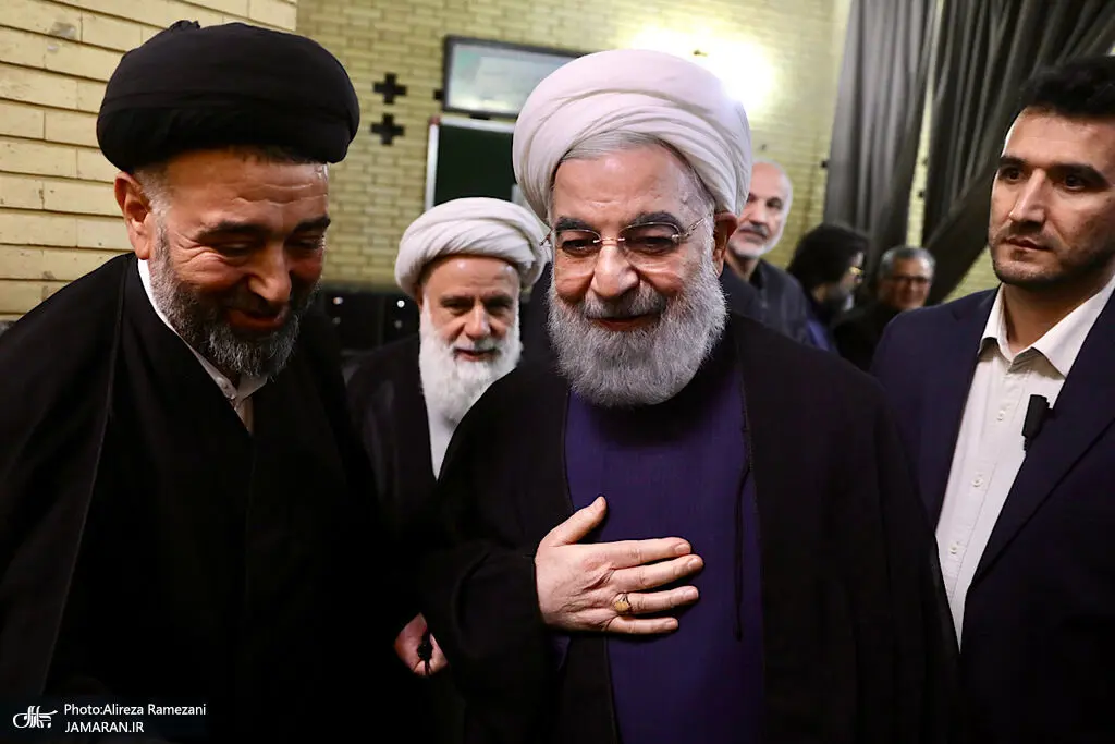 تصاویر؛ روحانی و لاریجانی در مراسم ترحیم همسر آیت الله سیستانی