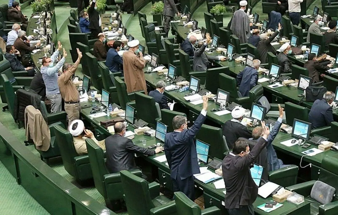 هشدار لاریجانی، بی‌اعتنایی رادیکال‌ها؛ مسیر بازگشت به اقتدارگرایی آغاز شد 