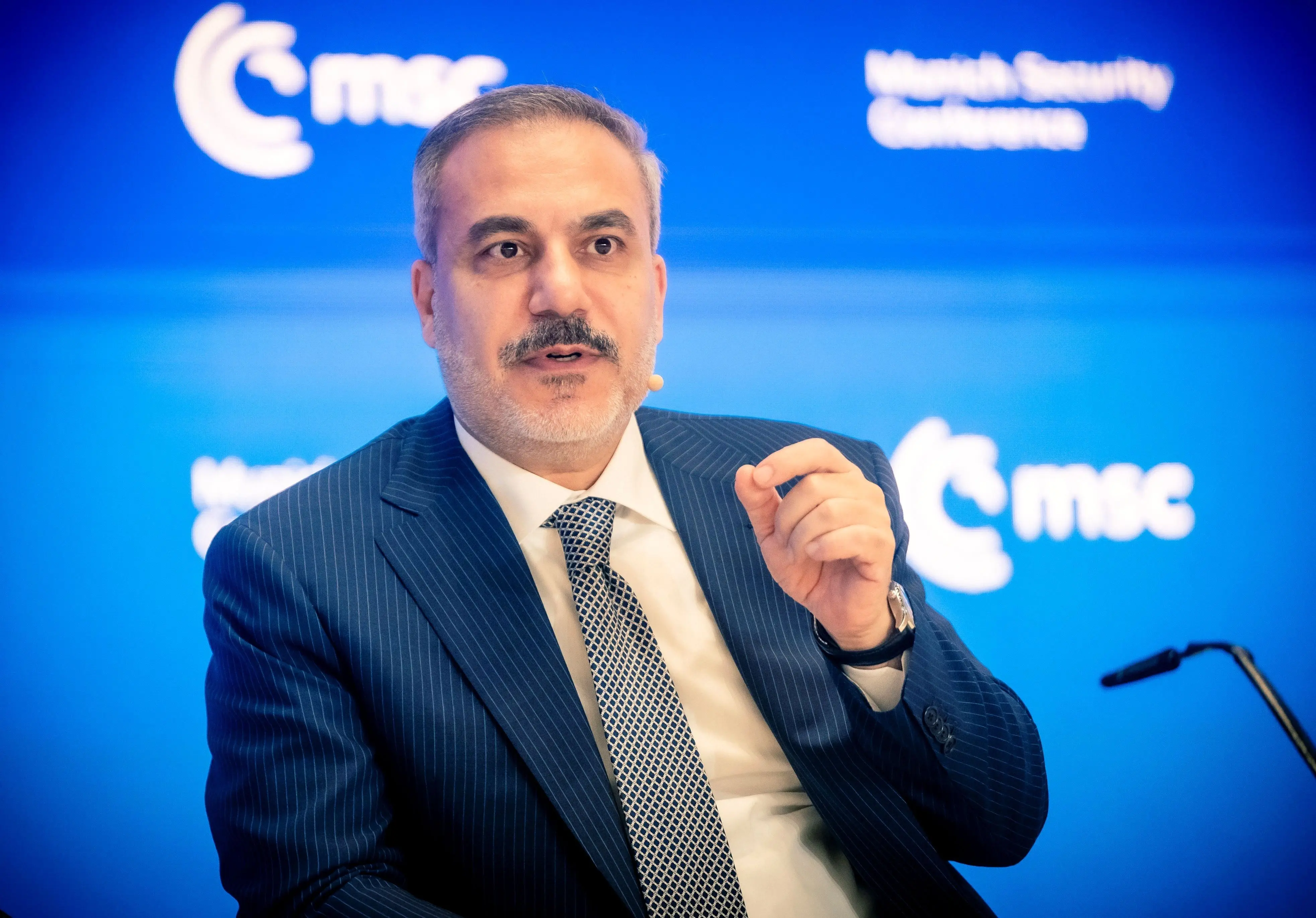 هاکان فیدان: حمله به ایران اشتباه است/ مذاکره هسته‌ای را مرحله‌ای ببندید

