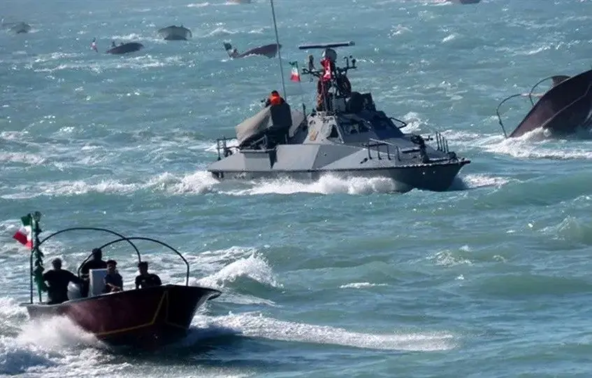 شناورهای حامل کالای قاچاق در قشم توقیف شدند
