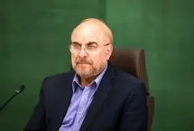 قالیباف کتاب رهبر انقلاب را به رئیس جمهور پاکستان اهدا کرد