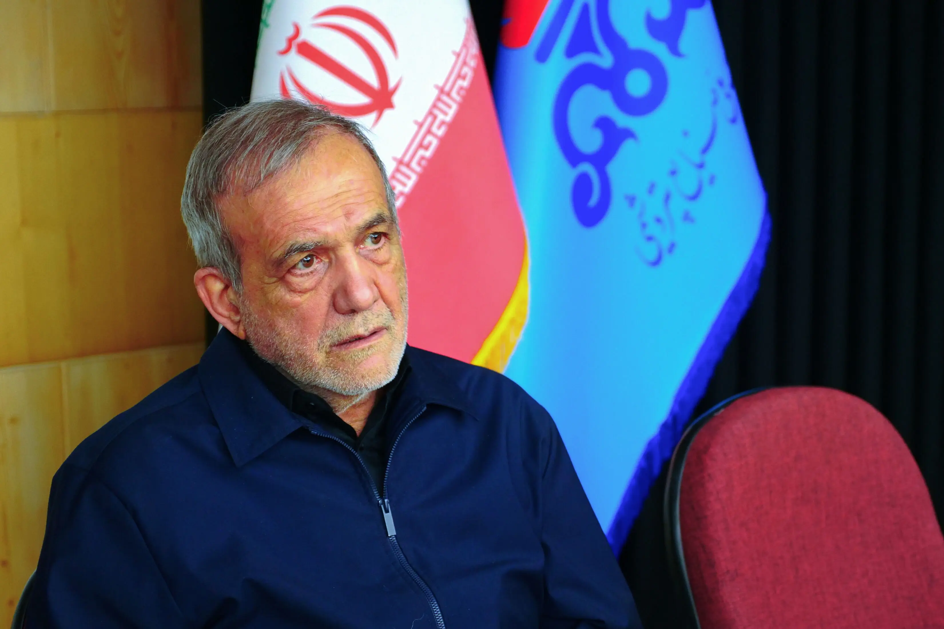 تصاویر پزشکیان پس از صعود به کوه سبلان