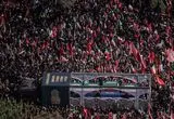 گزارش سی‌ان‌ان درباره پرچم‌های قرمز مراسم تشییع رهبر انقلاب