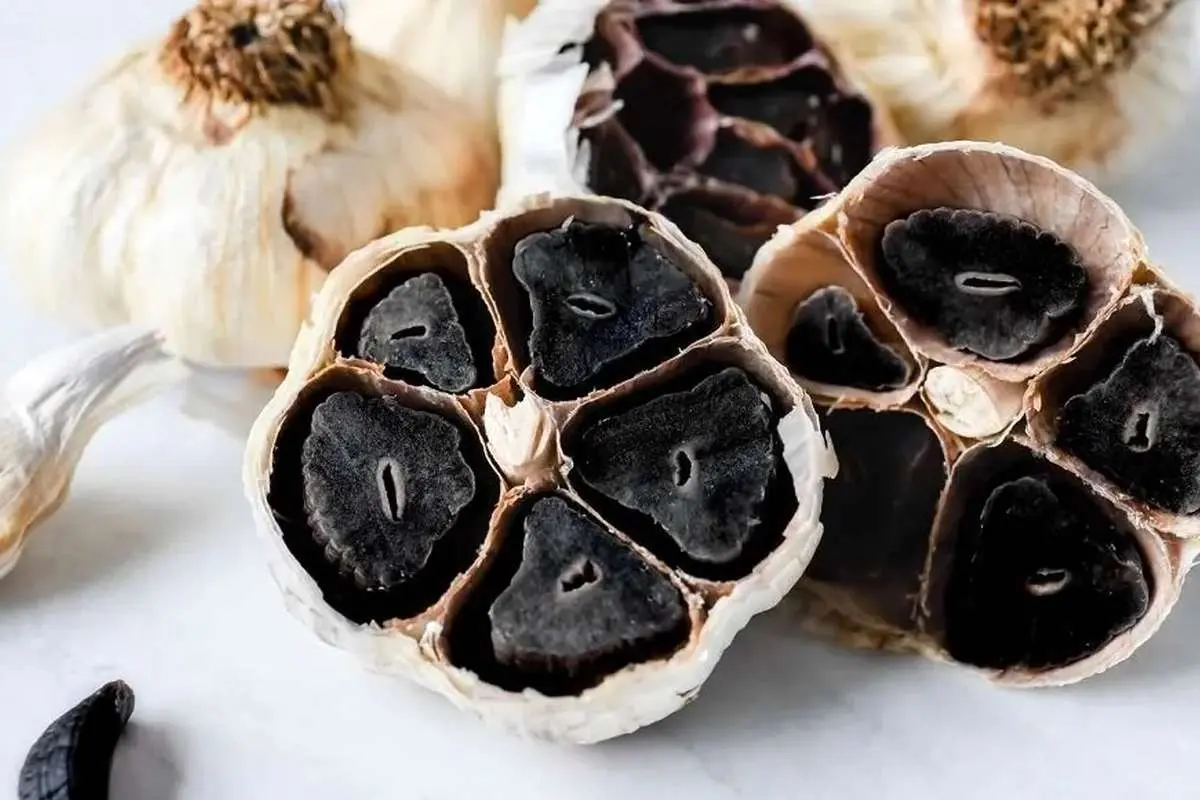 چهار خاصیت فوق العاده سیر سیاه برای معده