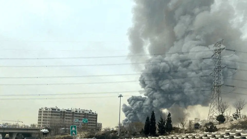  سخنگوی آتش‌نشانی: آتش‌سوزی بازارچه جنت‌آباد بسیار گسترده است