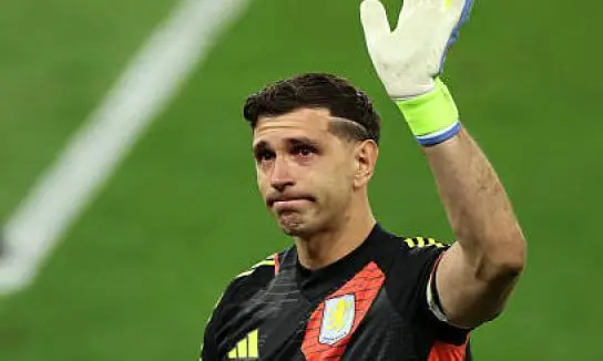 گلر جنجالی و قهرمان جهان در راه عربستان!