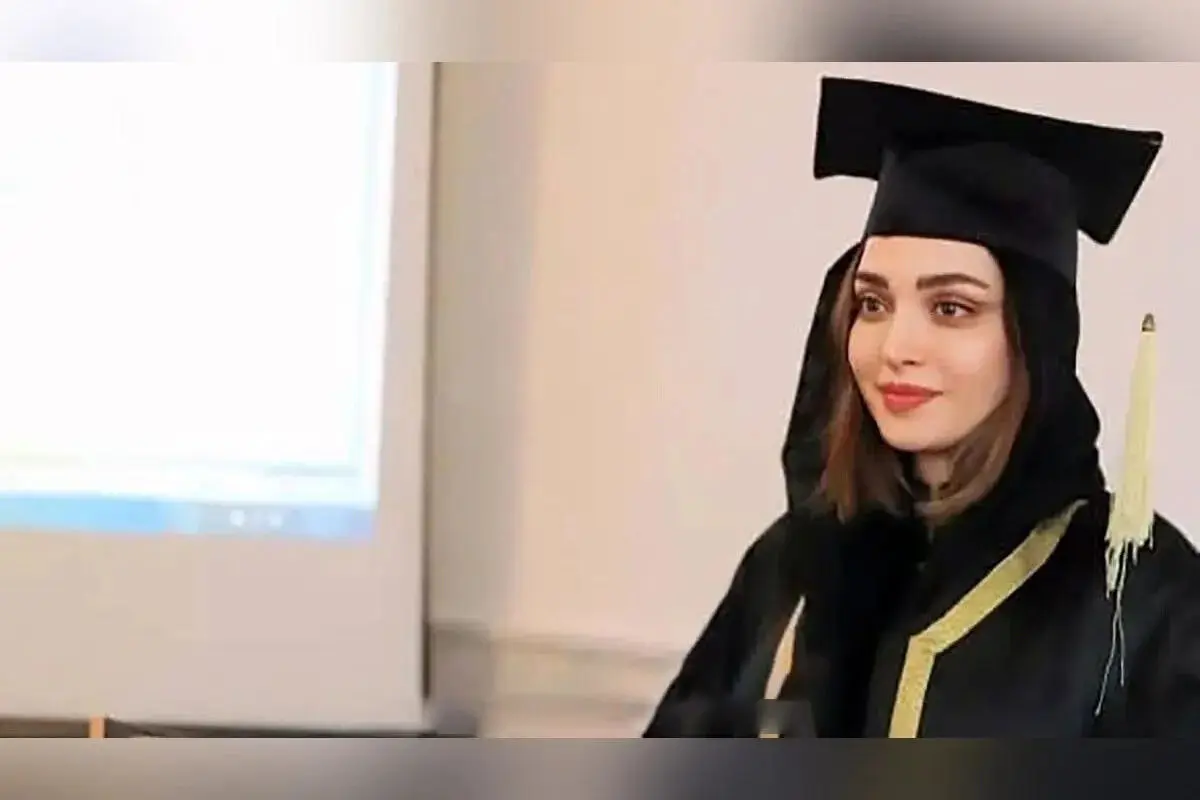 حضور بهنوش طباطبایی با بادیگارد در جشن فارغ التحصیلی