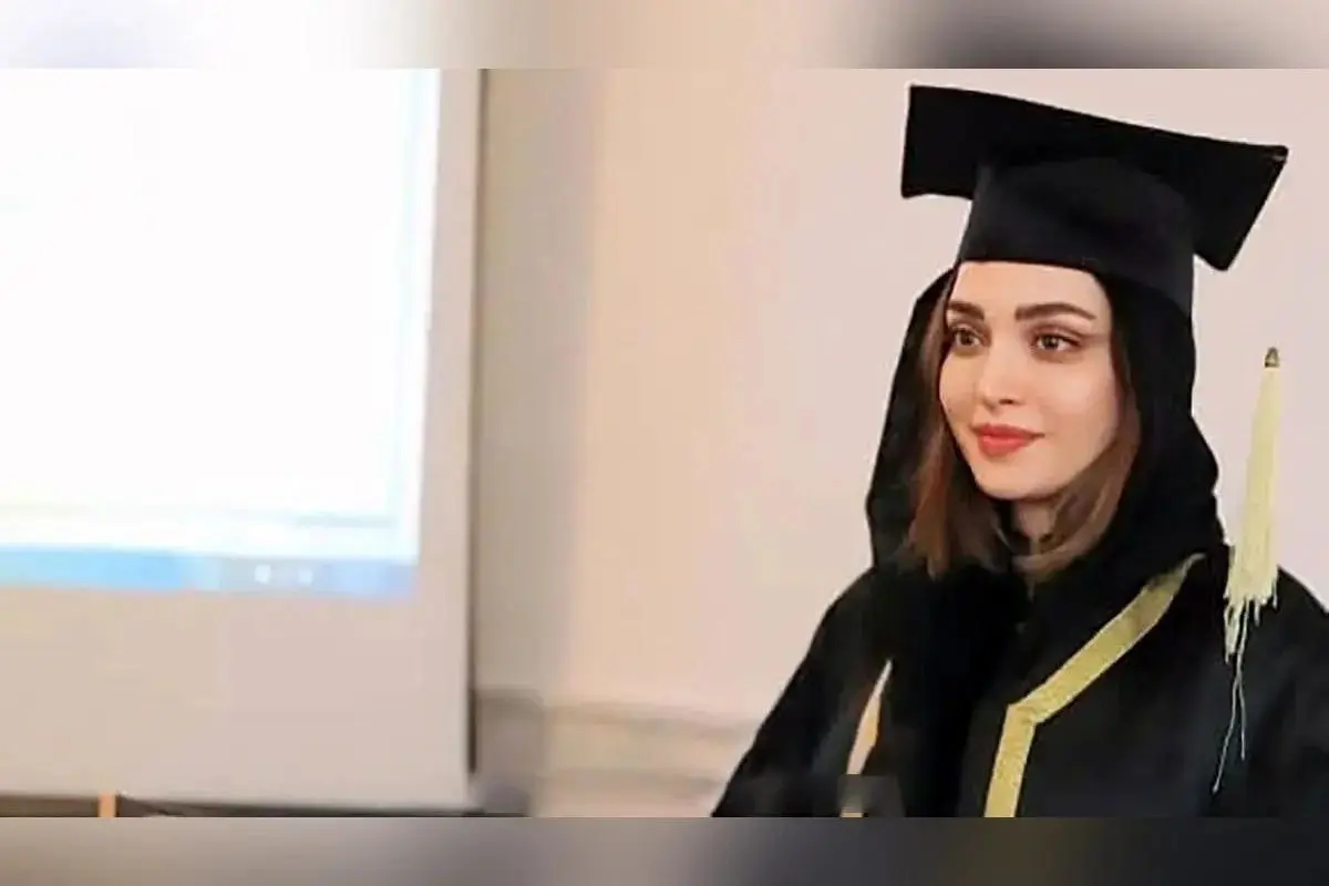 حضور بهنوش طباطبایی با بادیگارد در جشن فارغ التحصیلی