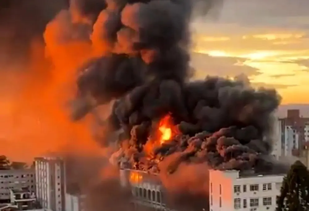 آتش‌سوزی مهیب در مدرسه تاریخی کاتولیک در برزیل