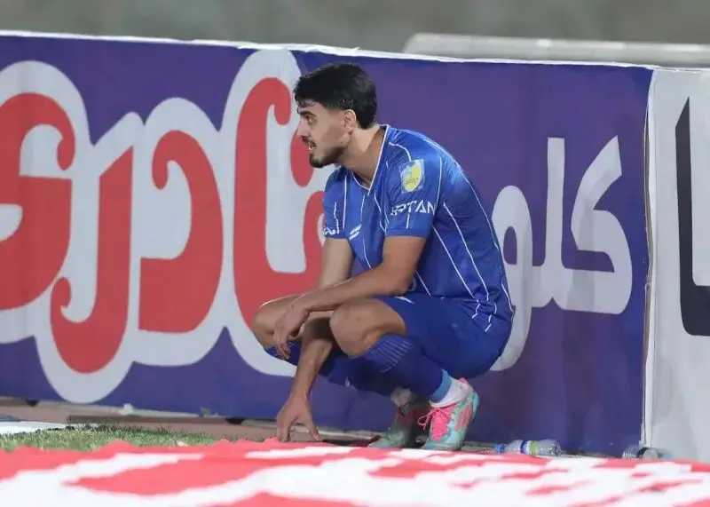 ستاره استقلال مقابل الوصل روی دور افتاد