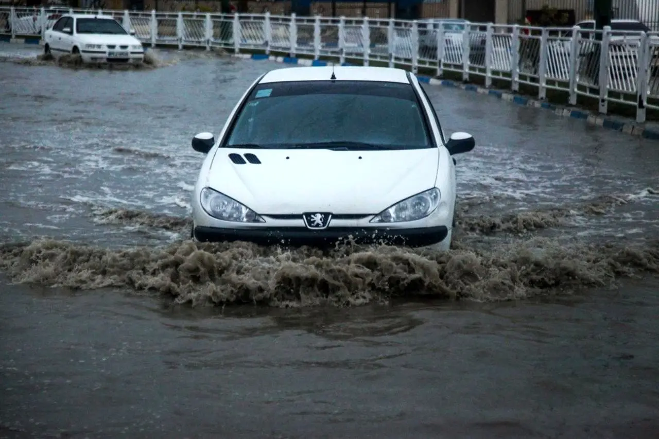 تصاویر؛ بارش رگباری باران پاییزی در بندرعباس
