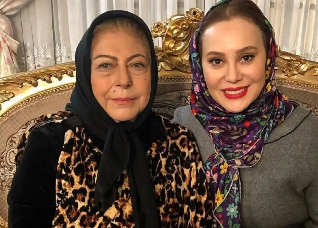 «آرام جعفری» با لباس مدرسه و در دوران کودکی؛ دهه 60