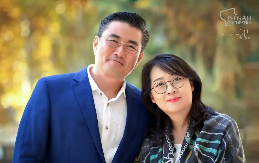 آوازخوانی سفیر کره جنوبی در باغ‌های انار قم