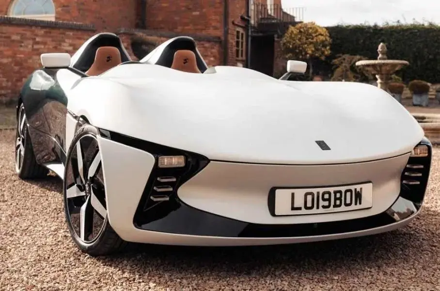 رانندگی نوستالژیک با هیجان برقی؛ اسپیدستر رونمایی شد