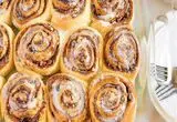 طرز تهیه رول کدو حلوایی با خمیر هزارلا و سس مخصوص 

