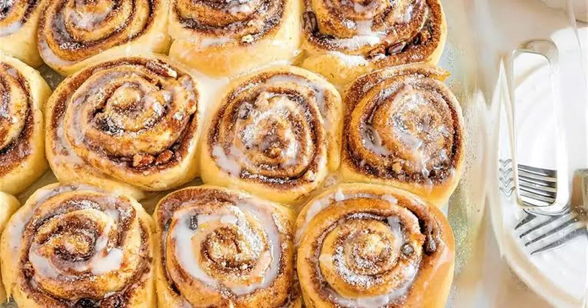 طرز تهیه رول کدو حلوایی با خمیر هزارلا و سس مخصوص