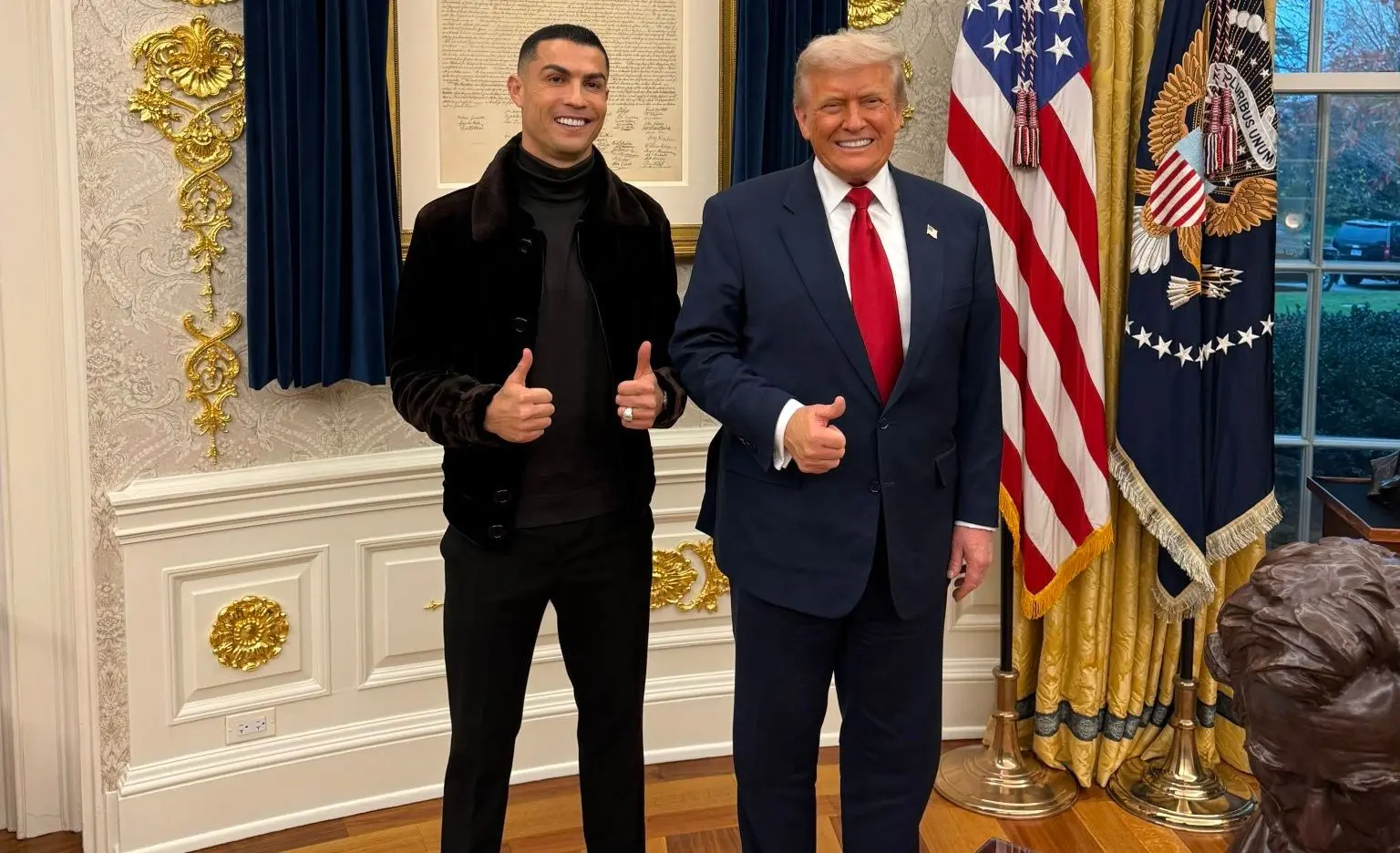 قدم زدن ترامپ و رونالدو در راهروی کاخ سفید