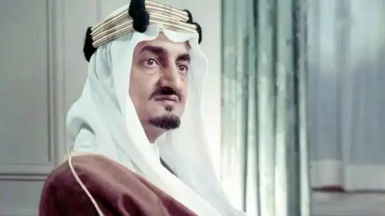 قتلی که عربستان سعودی را تکان داد/ پادشاهی که هنگام بوسیدن برادرزاده‌اش ترور شد

