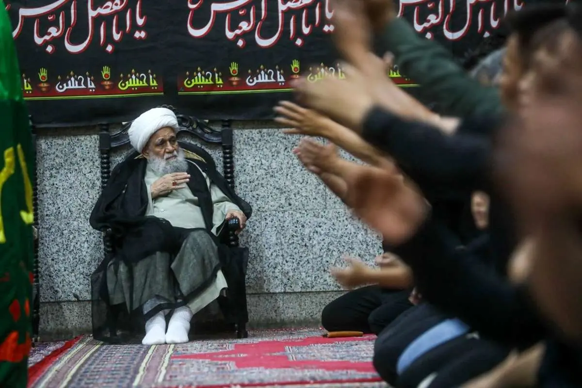 تصاویر؛ حضور یک مرجع تقلید در هیئت عزاداری افغانیهای مقیم قم