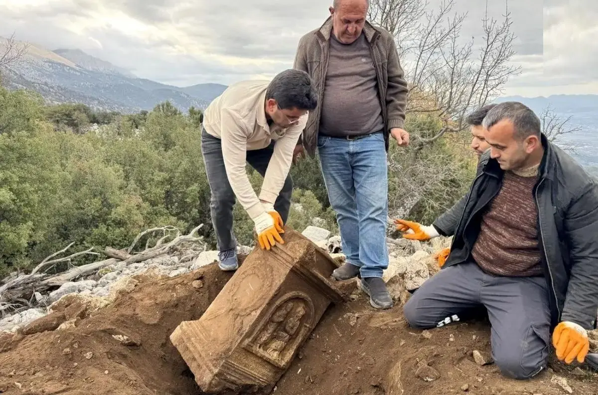 کشف باورنکردنی کتیبۀ روم باستان توسط یک چوپان