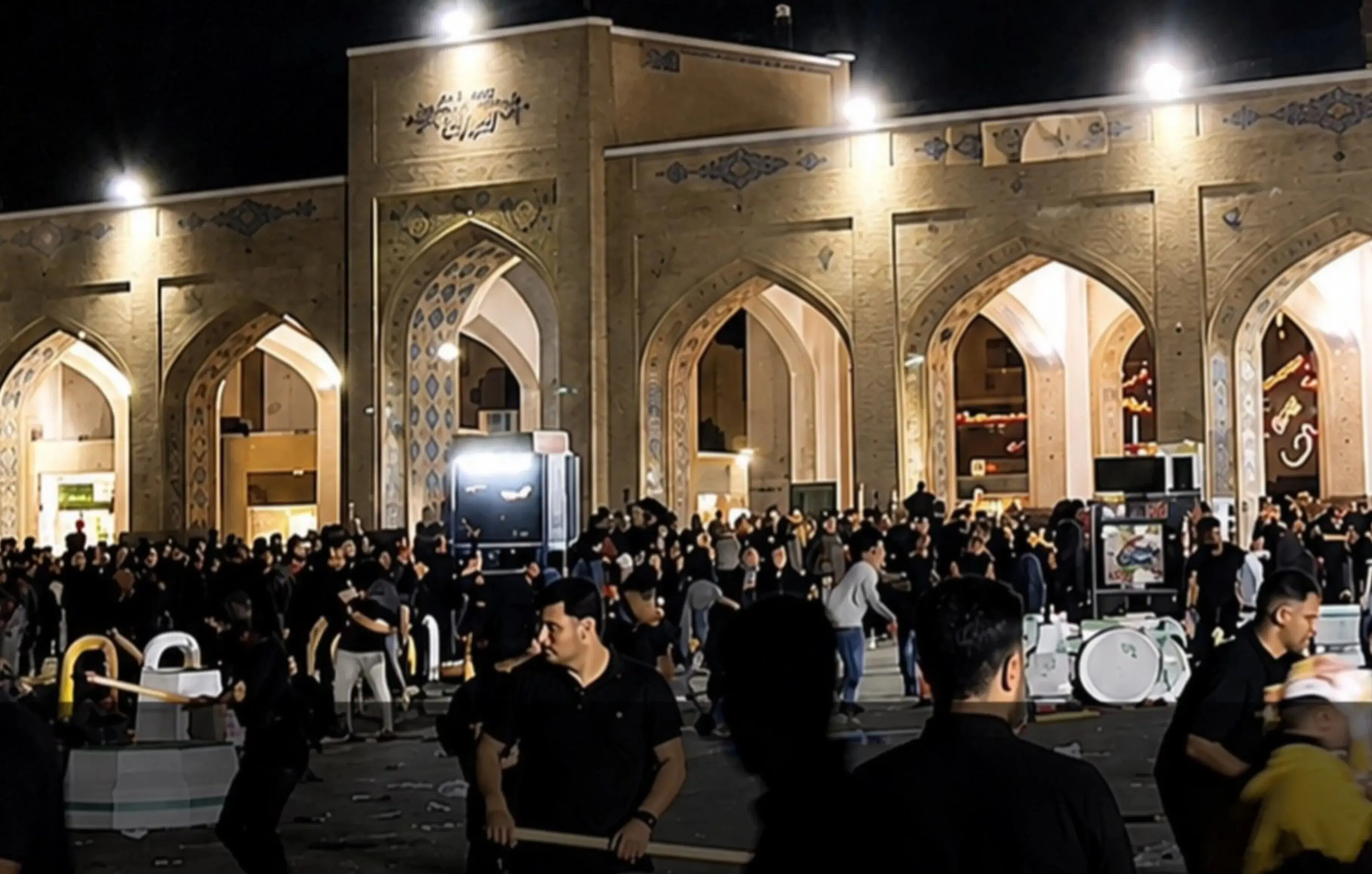  آشتی دو هیأت یزدی و تبریزی که در حرم امام رضا (ع) درگیر شده بودند