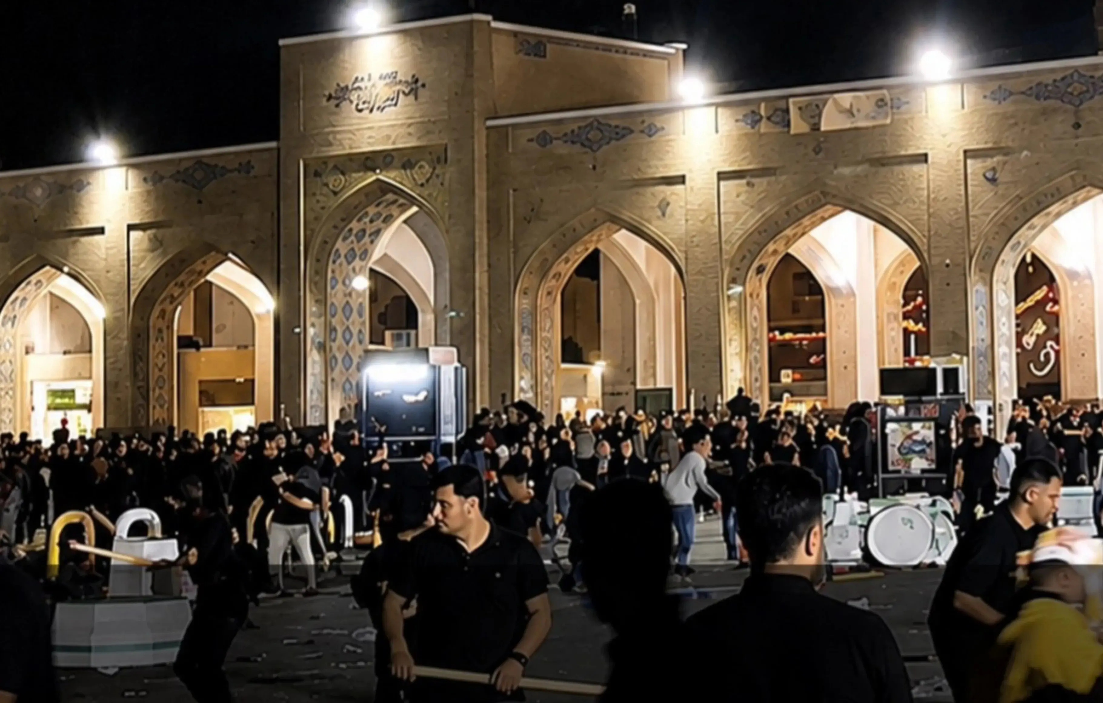  آشتی دو هیأت یزدی و تبریزی که در حرم امام رضا (ع) درگیر شده بودند