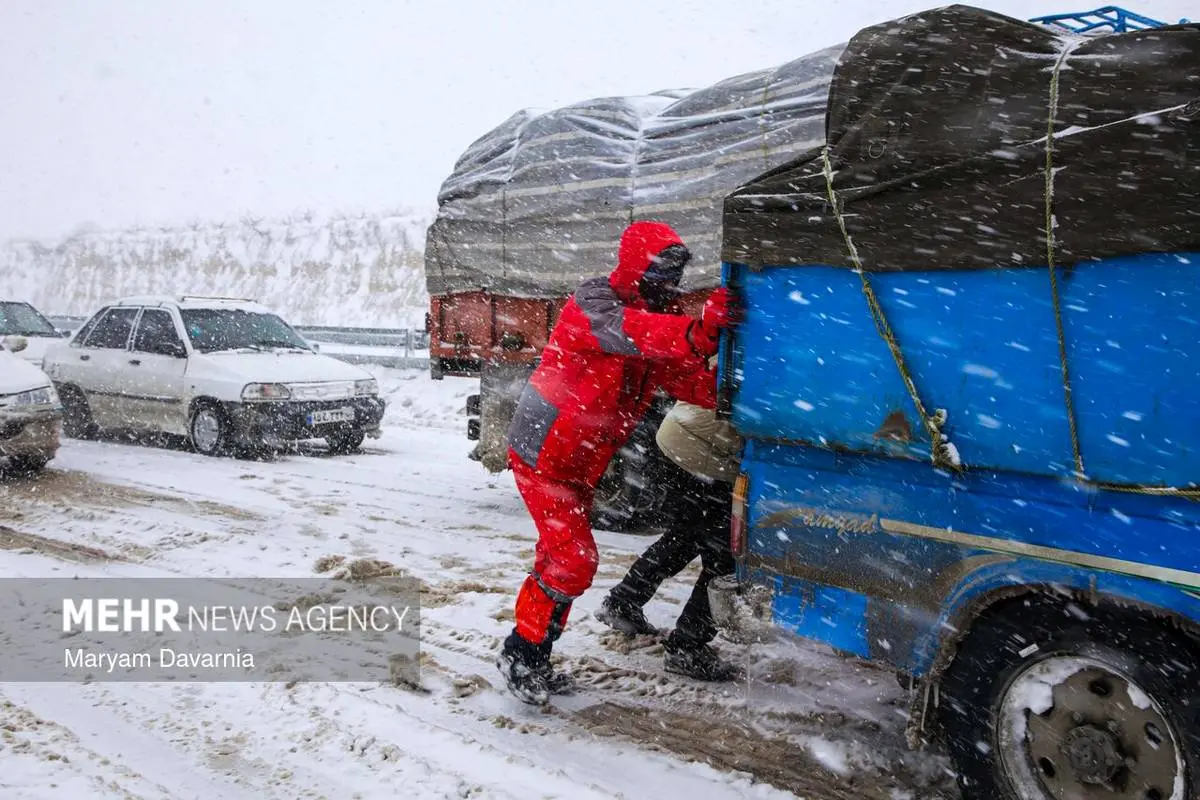 تصاویر؛ گیر کردن خودروها در گردنه برفی امین‌الله بجنورد 19