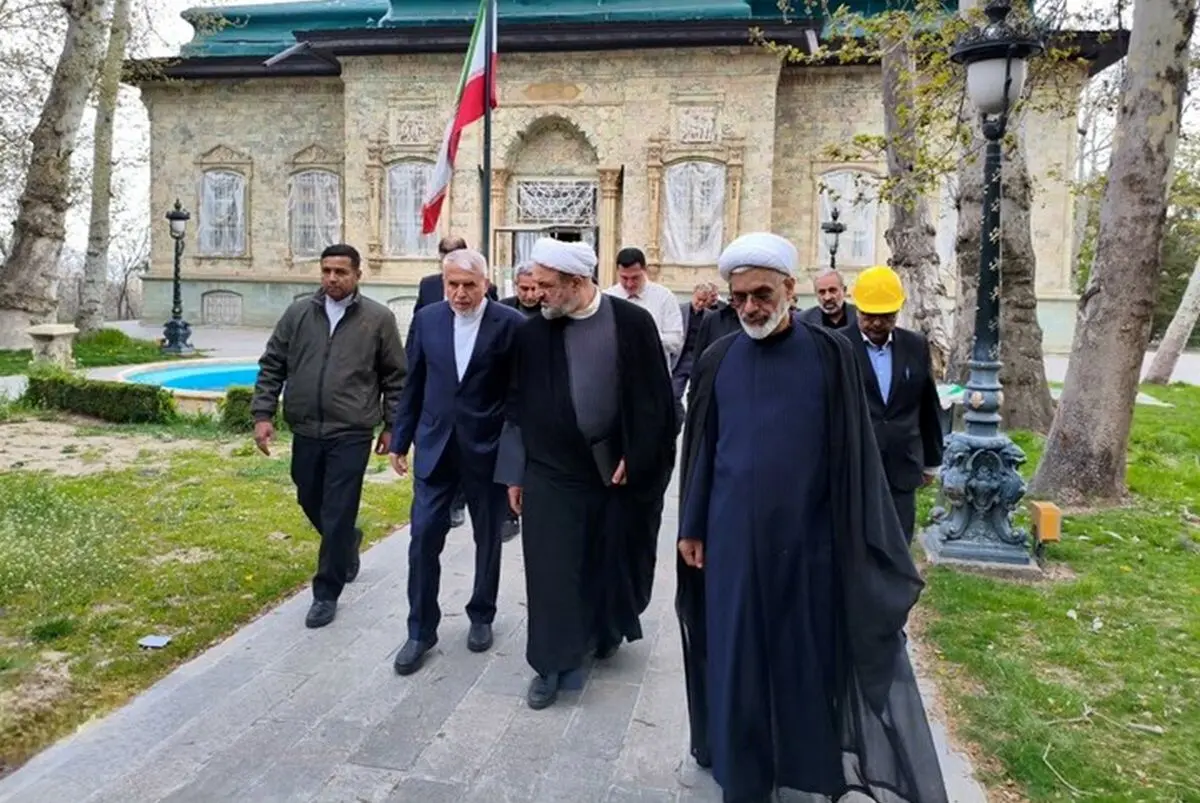 بازدید نمایندگان مجلس از خسارت‌های کاخ سعدآباد در جنگ