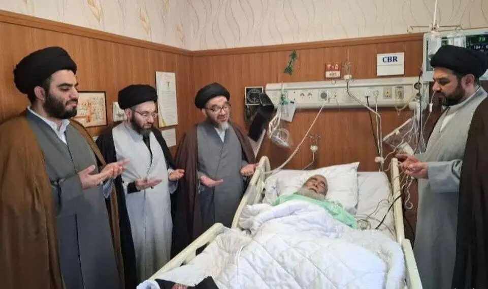 متبرک شدن دهان برادر آیت الله سیستانی با تربت امام حسین (ع)