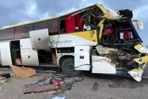 برخورد اتوبوس با تریلی در قم؛ ۱۵ نفر مصدوم شدند