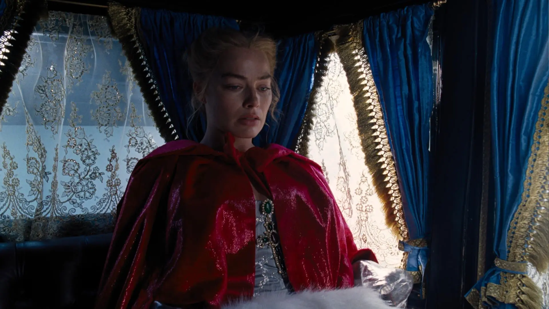 نقد و بررسی فیلم «بلندی‌های بادگیر» با بازی جیکوب آلوردی و مارگو رابی