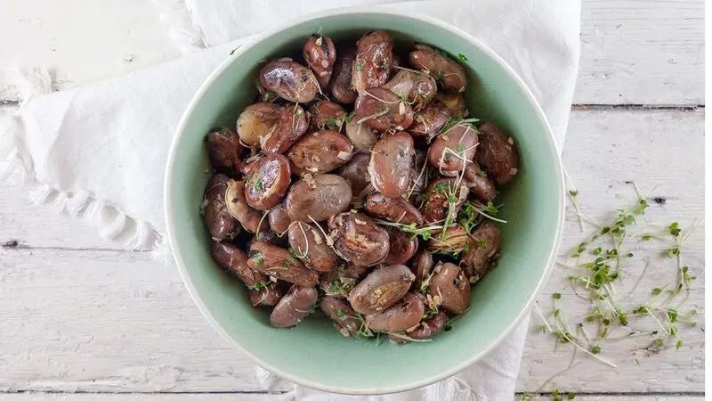 Pan-fried-broad-beans-with-garlic-2-683x1024-1