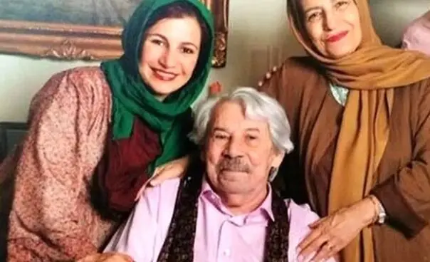 «داوود رشیدی» در 38 سالگی در کنار «بهروز وثوقی» در کافه
