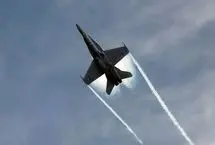 ثبت یک لحظه جادویی؛ رنگین‌کمان بخار در نمایش هوایی جنگنده F-18