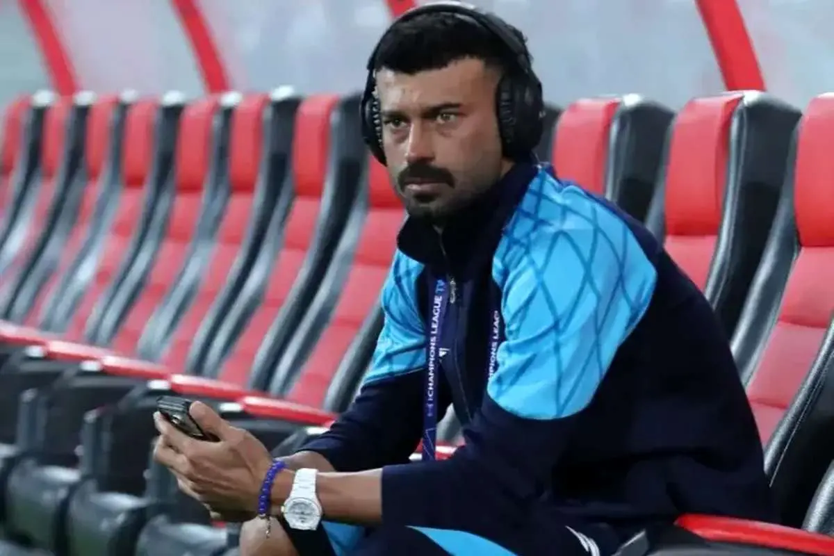 جایی که رامین رضاییان با هدفون به آن عادت کرده: نیمکت!