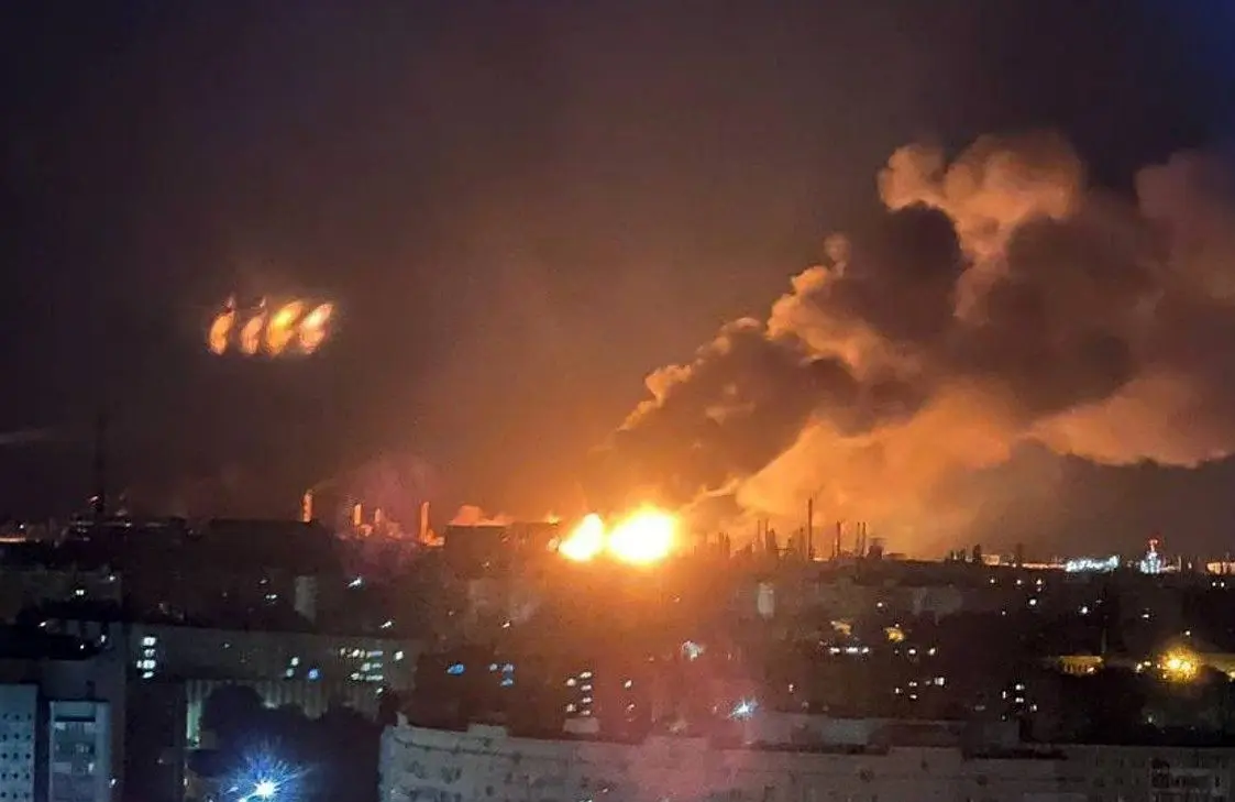  تصویری از محل برخورد راکت در حوالی میدان آزادی تهران