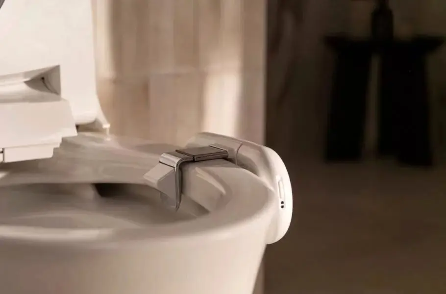 دوربینی که داخل توالت نصب می شود و مدفوع را بررسی می کند!