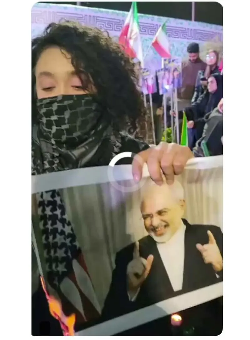عکس ظریف در آتش