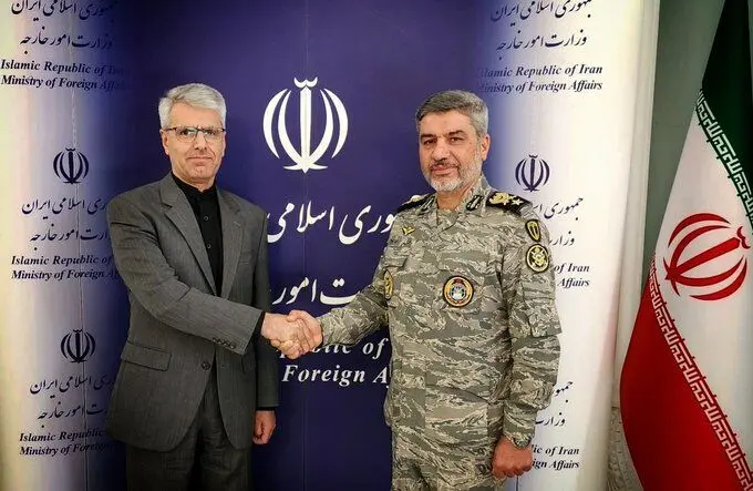 دیدار سخنگوی ارتش و بقایی؛ دیپلماسی و میدان دوشادوش یکدیگر برای ایران