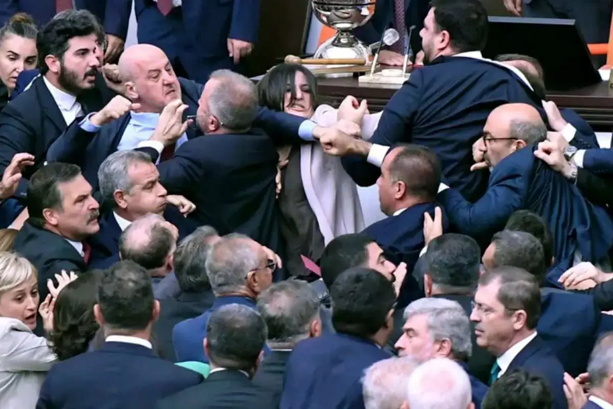 کتک کاری نمایندگان در پارلمان ترکیه