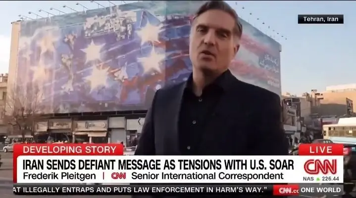 گزارش زنده خبرنگار سی‌ان‌ان از میدان انقلاب تهران