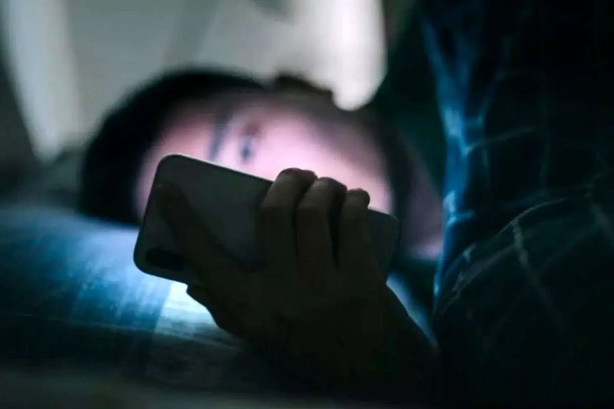  استفاده از موبایل قبل از خواب شاید مسبب کاهش کیفیت خواب نباشد