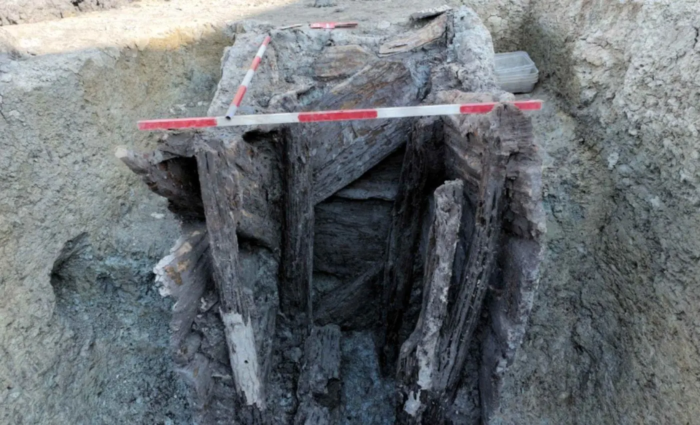 کشف گنجینه طلا، نقره و کهربا در زیر اتوبان