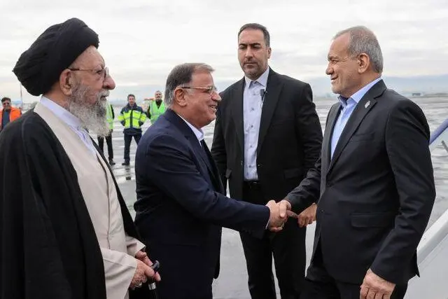 پزشکیان وارد گلستان شد
