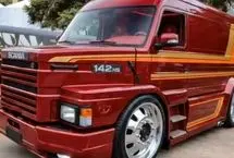 وقتی بچه اسکانیا ۱۴۲اچ‌اس لباس لوکس به تن می‌کند